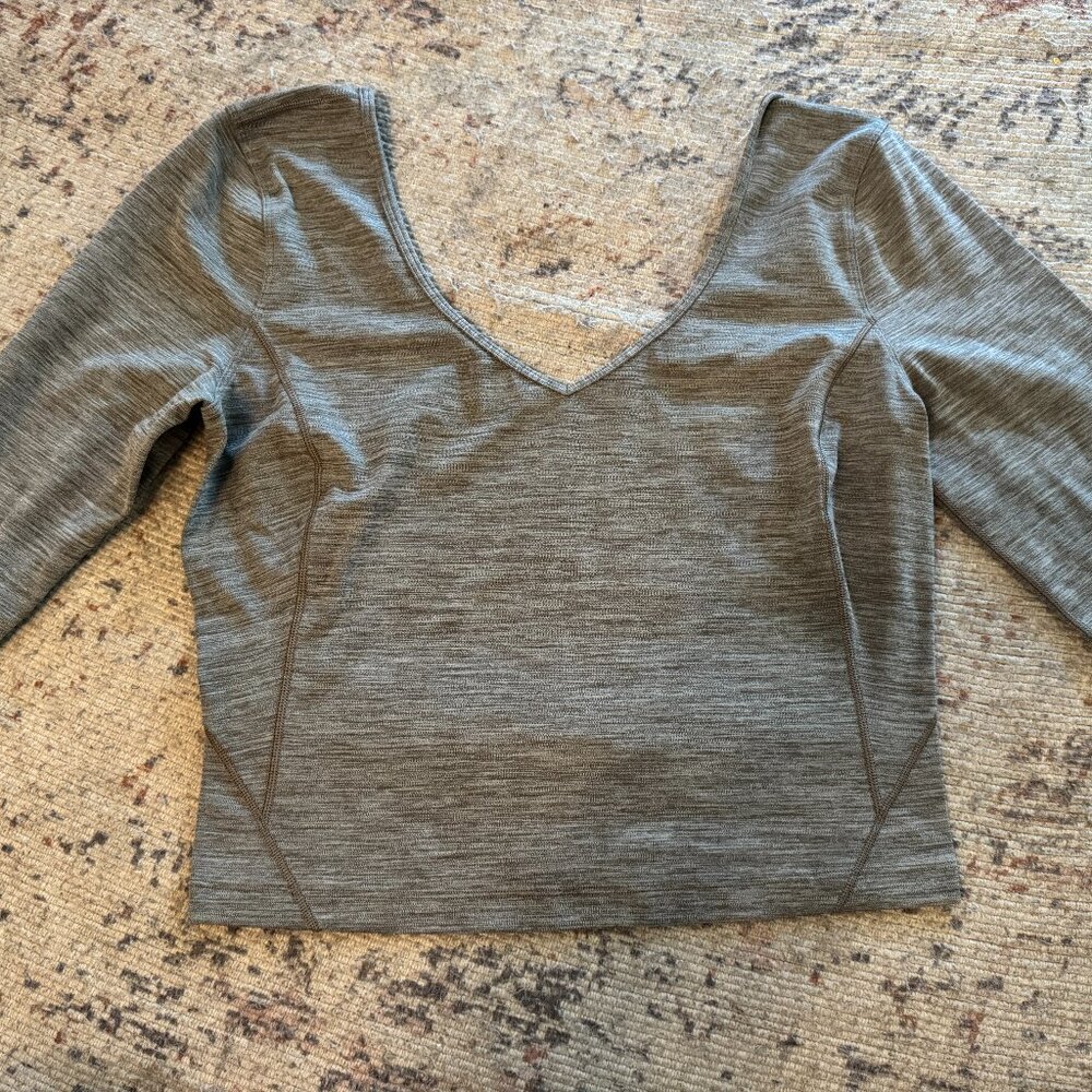 Lululemon Long Sleeve Workout Tops Bundle (2) – Size 8